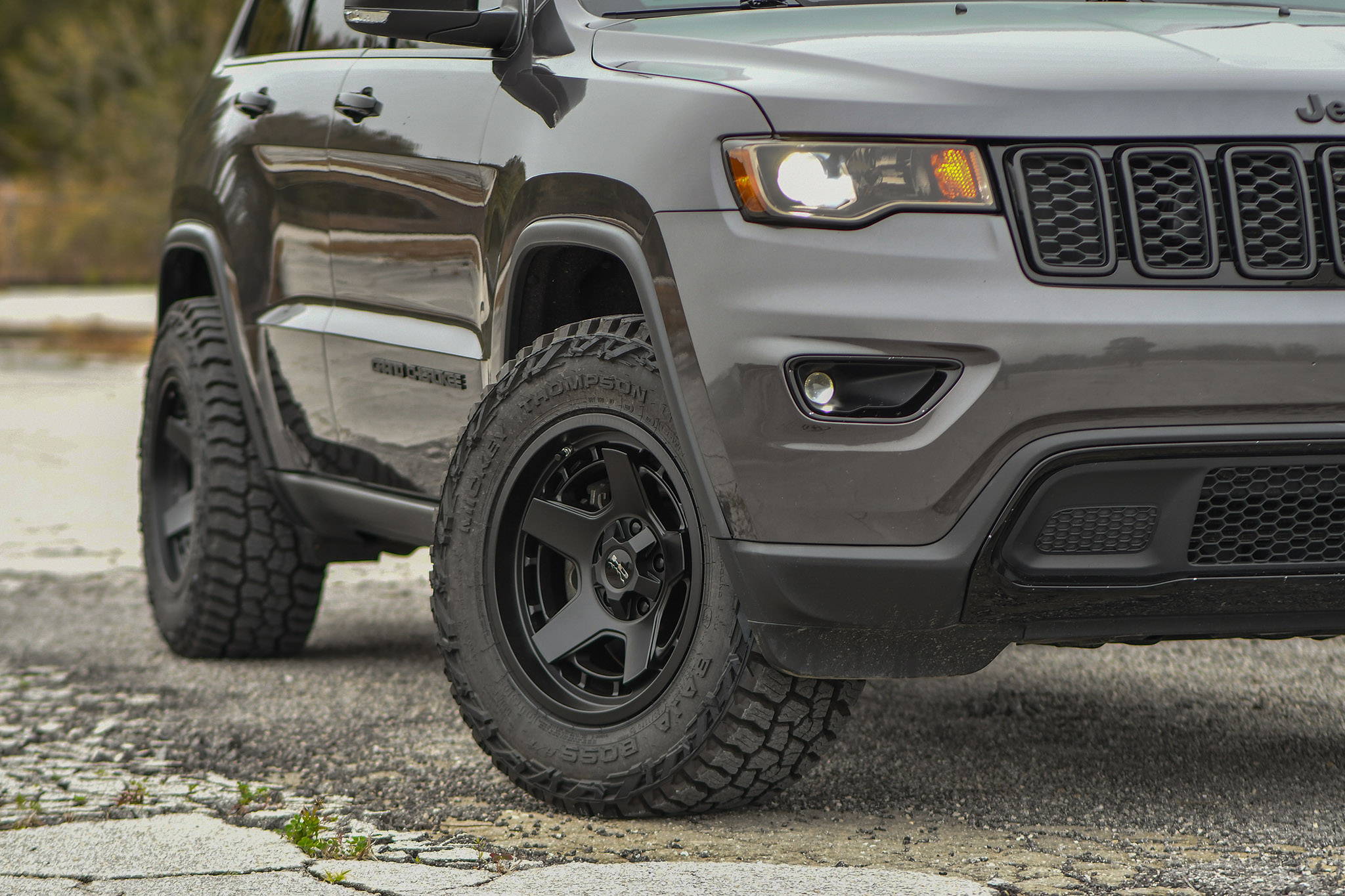 2019 Jeep Grand Cherokee Limited 4x4 HEM with the Overlkand Sector ATLAS in 17x9.0 All Satin Black 0mm offset