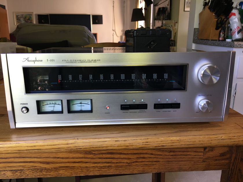 Accuphase T-101 SUPER TUNER (NEAR MINT)
