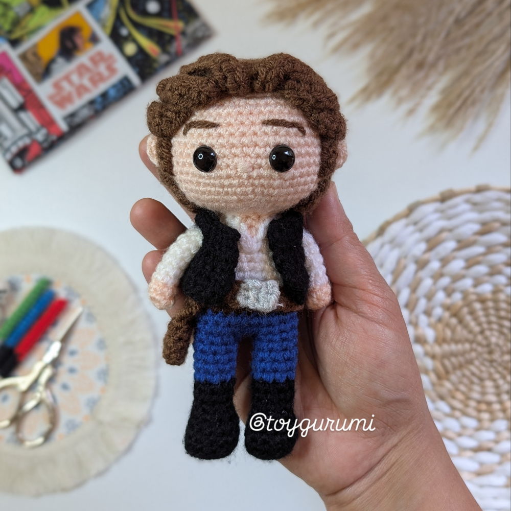 Star Wars Han Solo Amigurumi

Vertaling:

Star Wars Han Solo Amigurumi