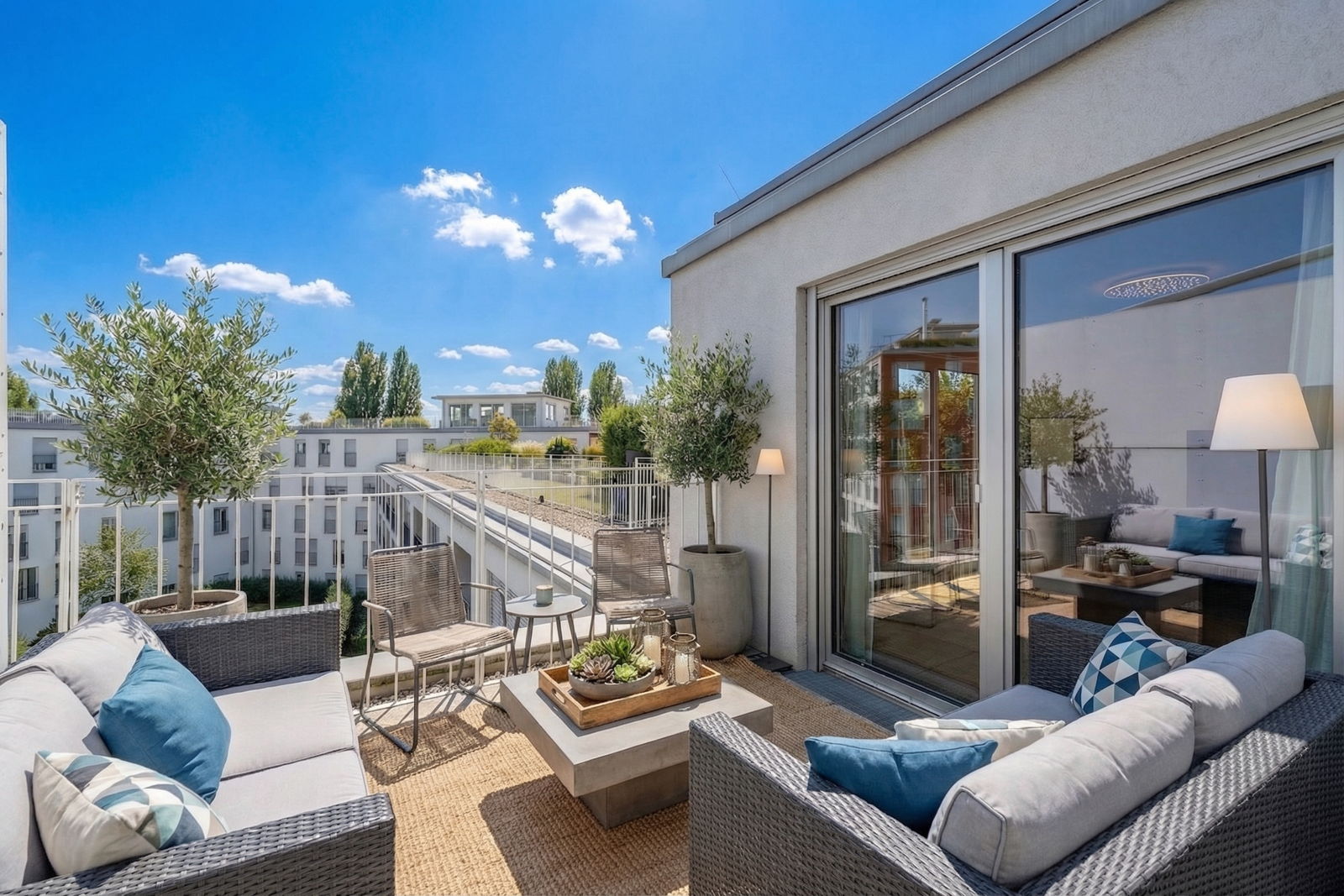Your new home in Au-Haidhausen: exclusive bright rooftop terrace apartment with southwest exposure