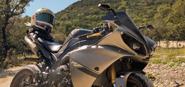 2014 YAMAHA YZF-R1 BLUE/WHITE motorcycle for rent near San Antonio, TX
