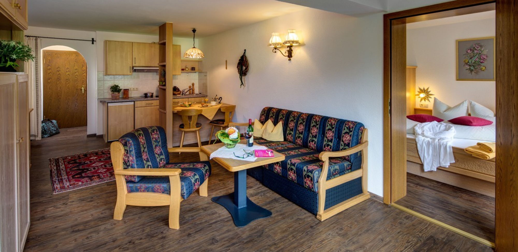 Wohn-Essbereich in der 40m² Ferienwohnung für bis zu 4 Personen im Allgäu