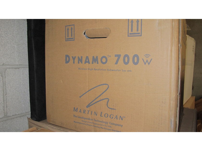 Martin Logan Dynamo 700w, great condition in the Factory Box from Original owner