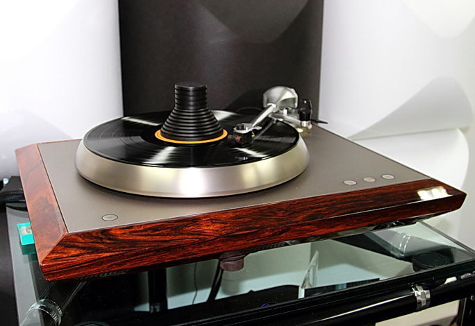 Lumen White turntable with Shun Mook Clamp and Cartridge