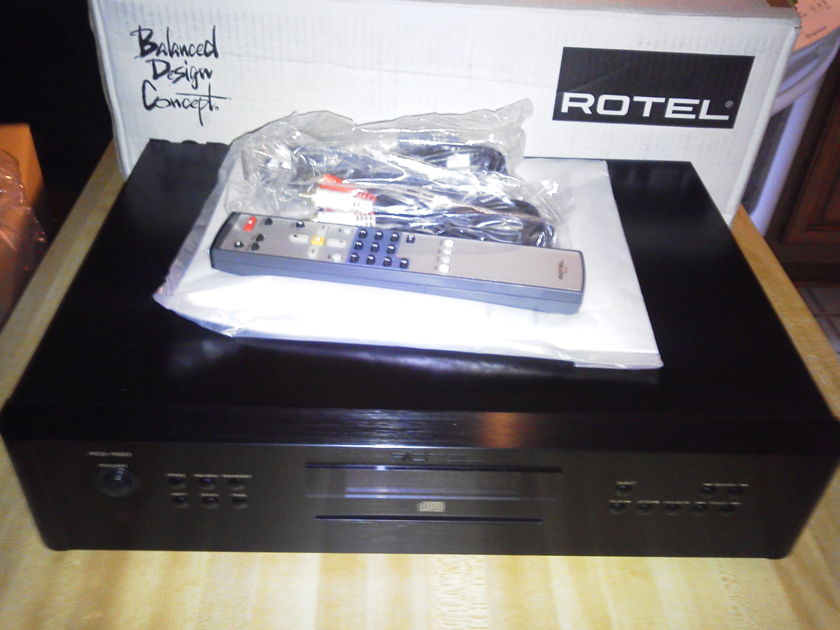 Rotel RCD-1520 w/black faceplate, like new, less than 1 month old