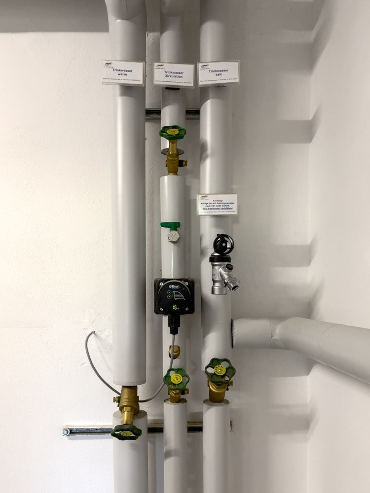 Kundenreferenz ehem. Bauernhaus Heizungssanierung Technikraum Rohre