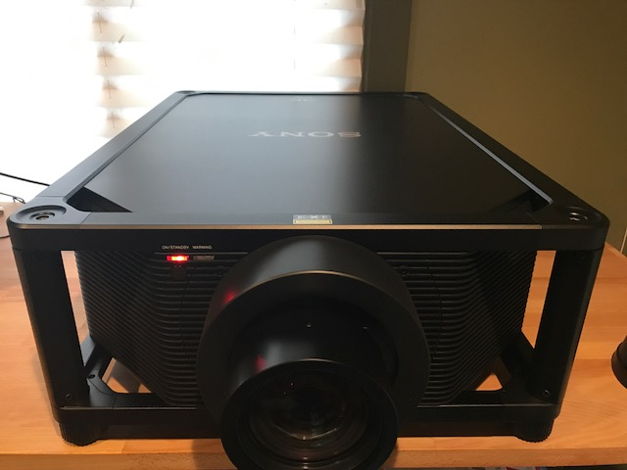 Sony VPL VW5000ES ‑ 3D 4K SXRD Laser Projector ‑ 5000 L...