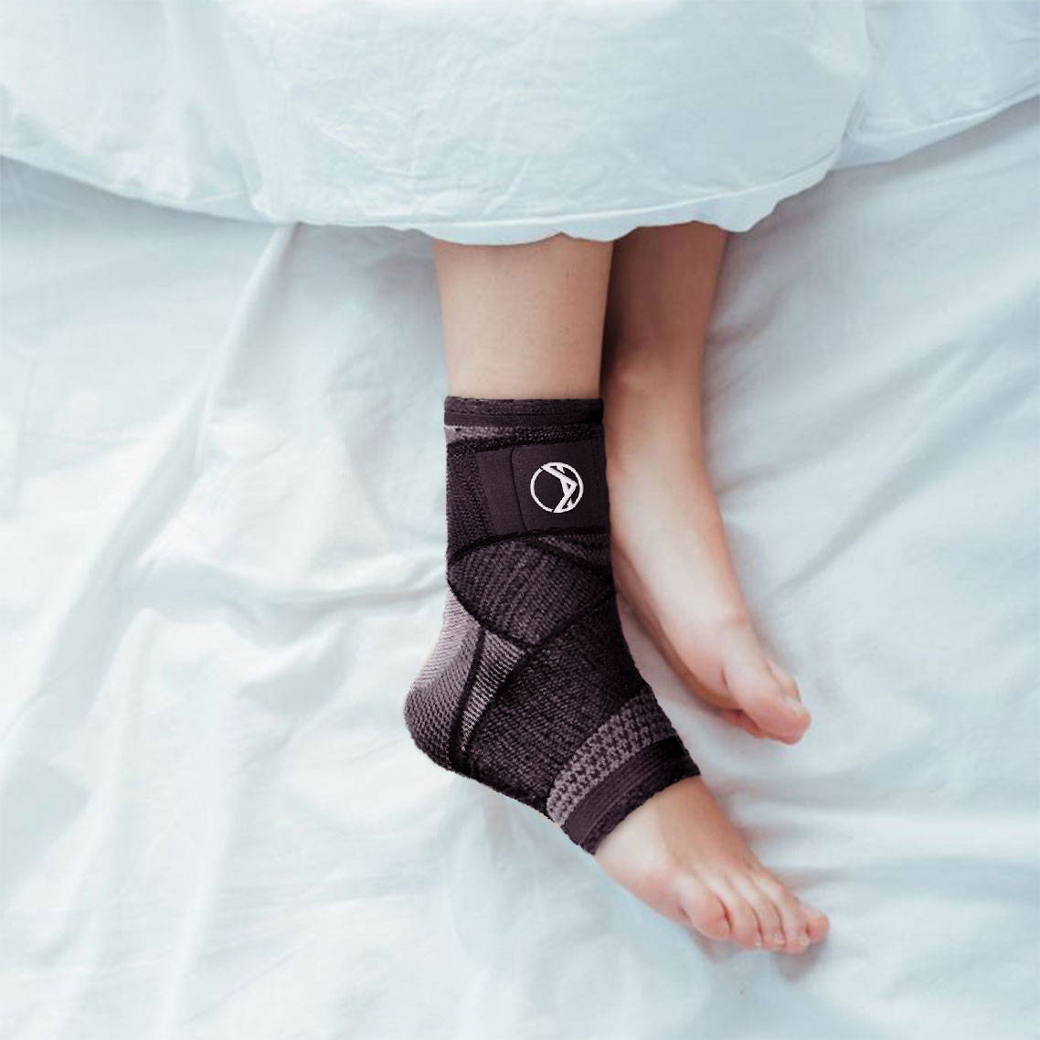 Wearing plantar fasciitis sleeve at night helps reduce inflammation and swelling, which in turn helps alleviate pain. You can also use this as an arch sleeve for plantar fasciitis during the day.
