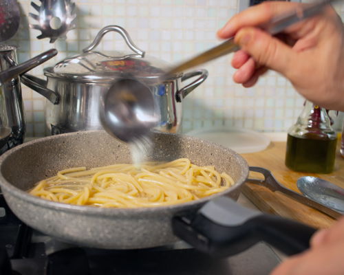 Corsi di cucina Roma: Cacio e Pepe: lezione di pasta fresca romana