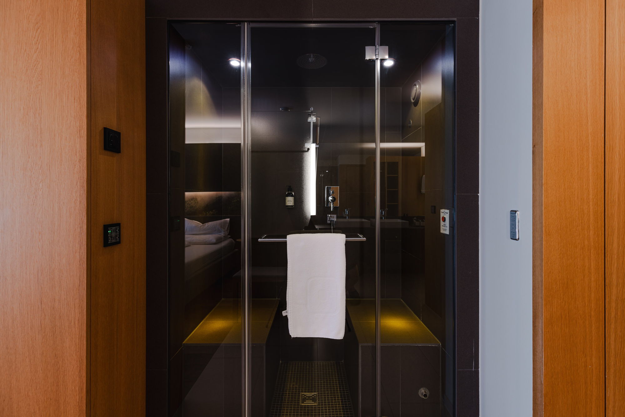 Begehbare Regendusche im Superior Doppelzimmer der Sonne Mellau