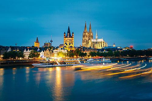  Köln
- Köln mit seinen vielfältigen Immobilien bei Nacht