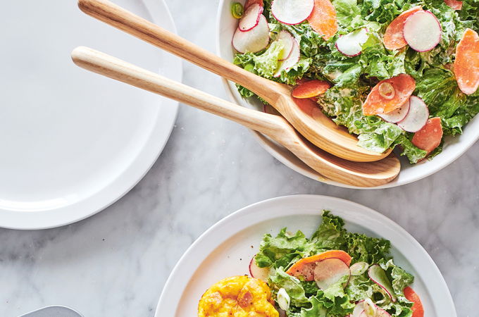 Mini-omelettes au fromage et salade crémeuse