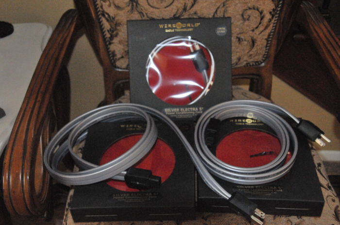 WireWorld Silver Eclectra5.2 2 meter power cord in near...
