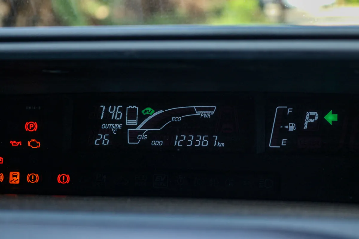 2016 Toyota Aqua Hybrid — Royal Max Motors — photo 9 of 14
