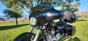 2017 HARLEY-DAVIDSON TOURING STREET GLIDE SPECIAL (VIVID BLACK) motorcycle for rent near St. George, UT