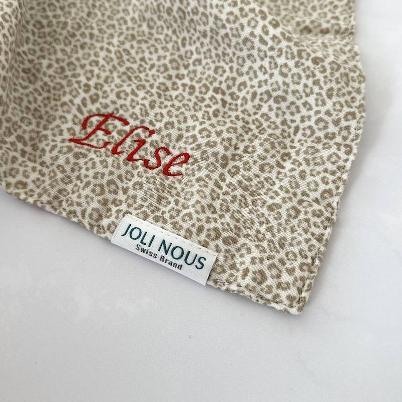 Lange XL et mini élégant de la marque suisse Joli Nous, un accessoire premium pour bébé, alliant design raffiné et qualité exceptionnelle
