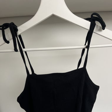 Schwarzes Top