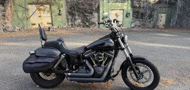 2017 HARLEY-DAVIDSON DYNA STREET BOB motorcycle for rent near Honolulu, HI