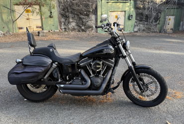 2017 HARLEY-DAVIDSON DYNA STREET BOB motorcycle for rent near Honolulu, HI