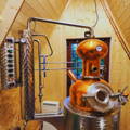 Alambic hybride en cuivre de la distillerie Fairytale dans le nord-ouest des Highlands d'Ecosse