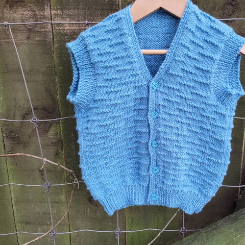 Child's button up vest in 8 ply