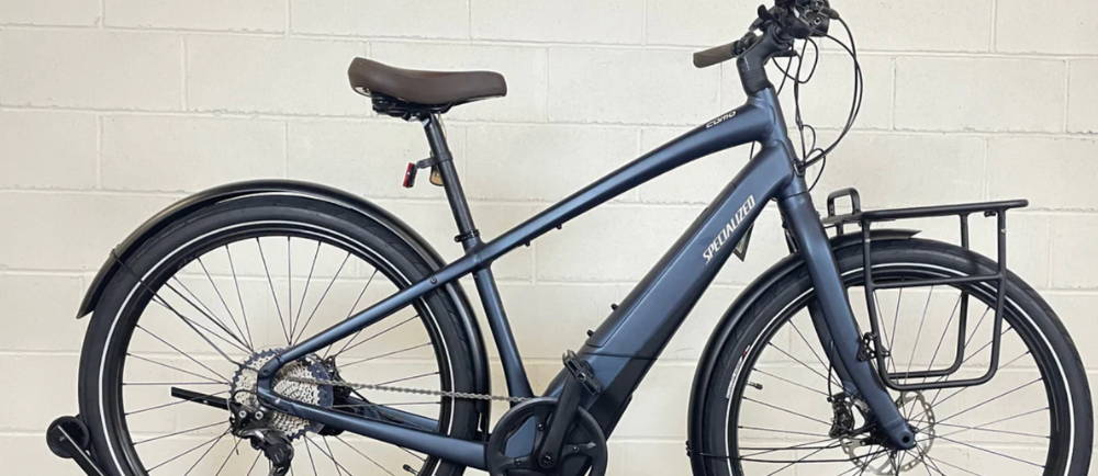 A blue Specialized Turbo Como 5.0 electric city bike
