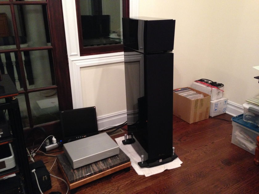 Vienna Acoustics Die Muzik - Mint condition. Reference Speakers in Piano Black