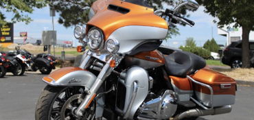 2014 HARLEY-DAVIDSON FLHR ROAD KING (VIVID BLACK) motorcycle for rent near Hudson, CO