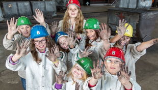 stiftung zollverein kinder winken verdreckt