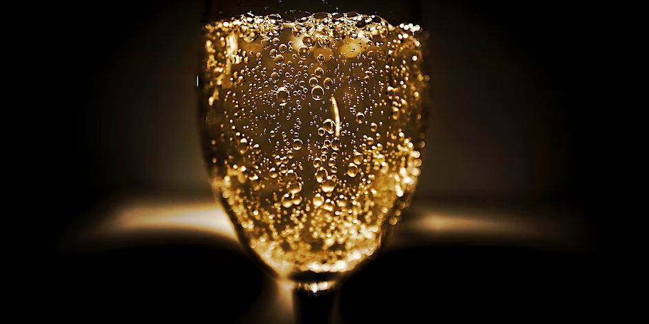Champagne Supernova promotional image