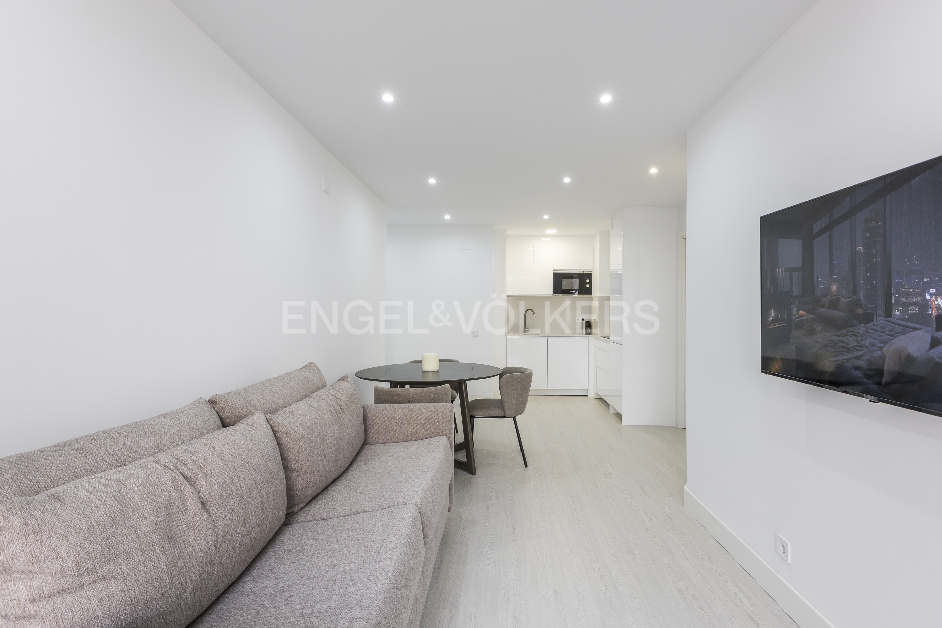 Furnished and renovated apartment in General Pardiñas - Image 5