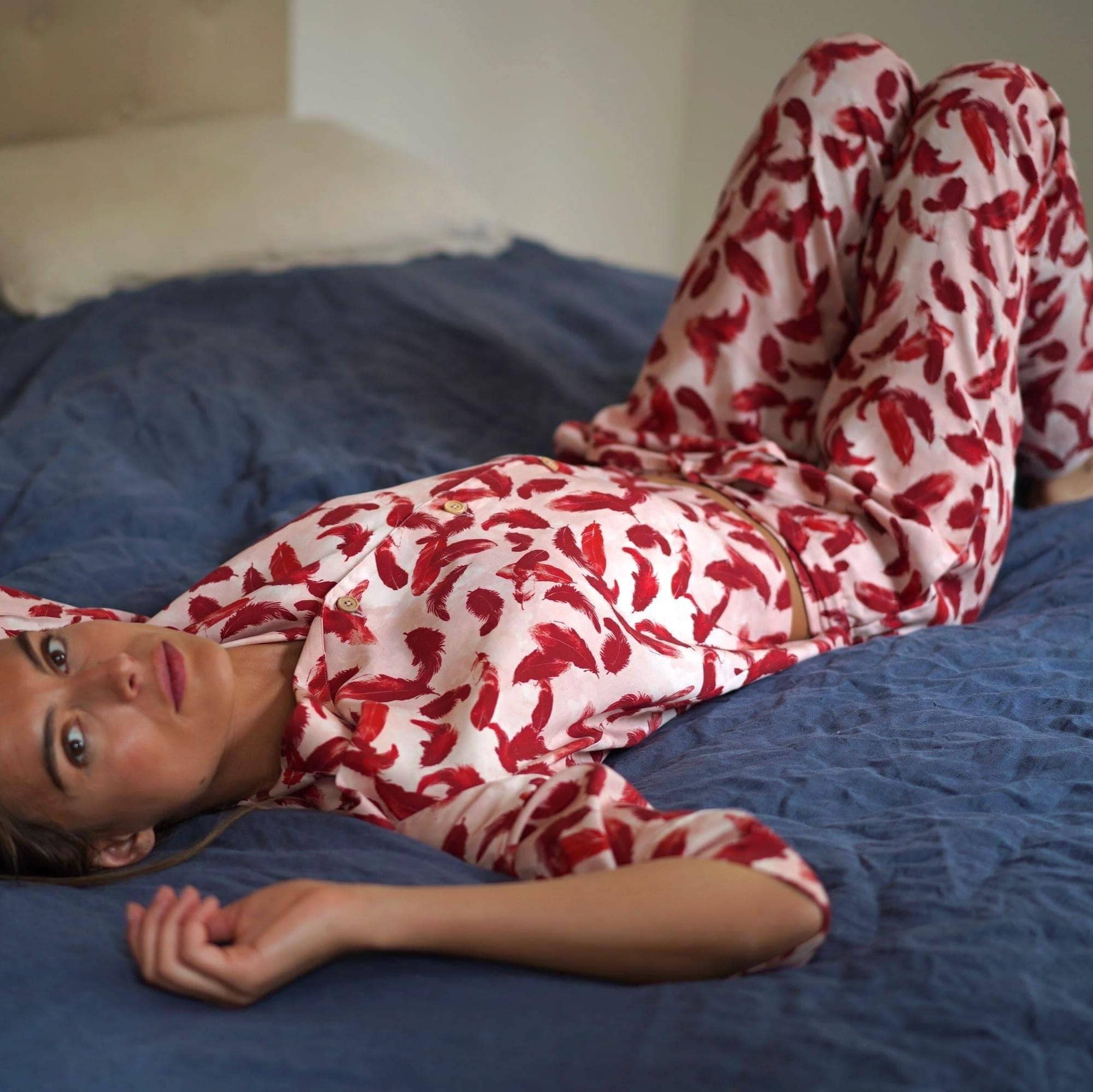 Nêge Paris - Pyjama Délicatesse chemise pantalon rouge bordeaux en 100% tencel lyocell certifié oeko-tex