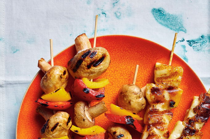 Brochettes de légumes et de fromage à griller