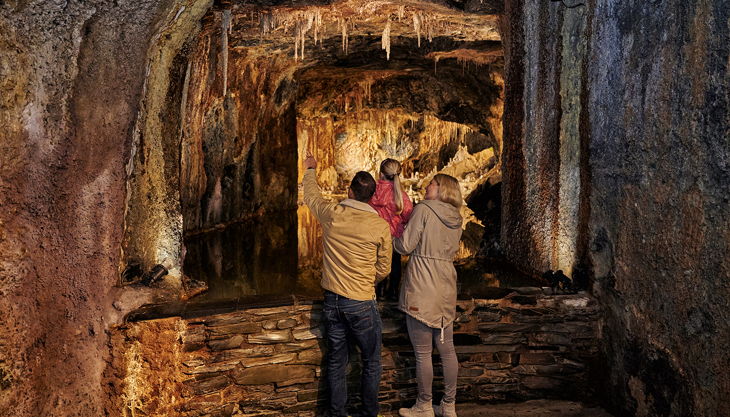 familie vor dem märchendom florian trykowski