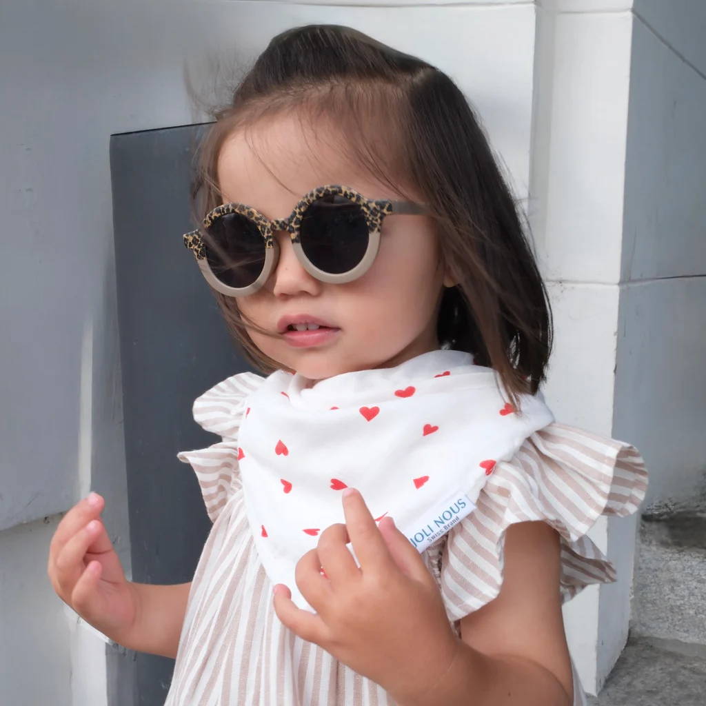 Foulard raffiné adorable pour bébé et enfant, en coton doux et bambou et respirant, certifié OEKO-TEX, idéal pour compléter une tenue d’enfant chic et confortable