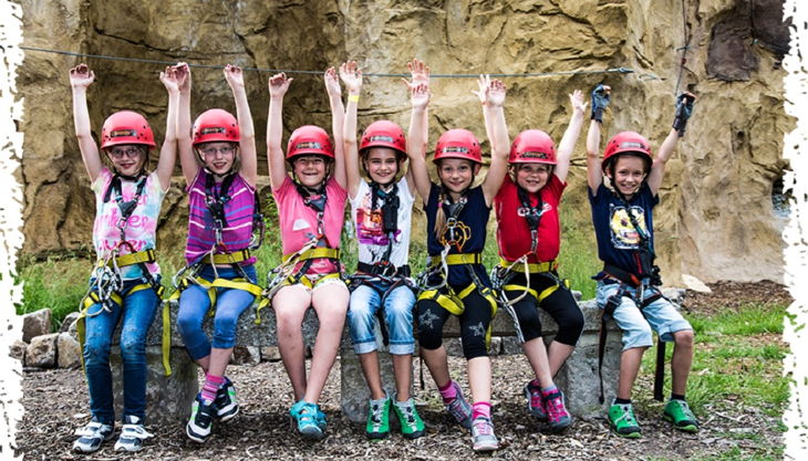 climb up kletterwelten kinder mit kletterausrüstung