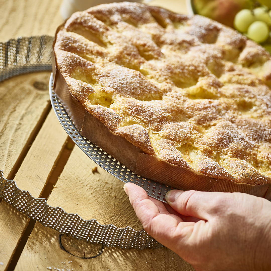 PERFORATED ROUND TART & PIE MOLD