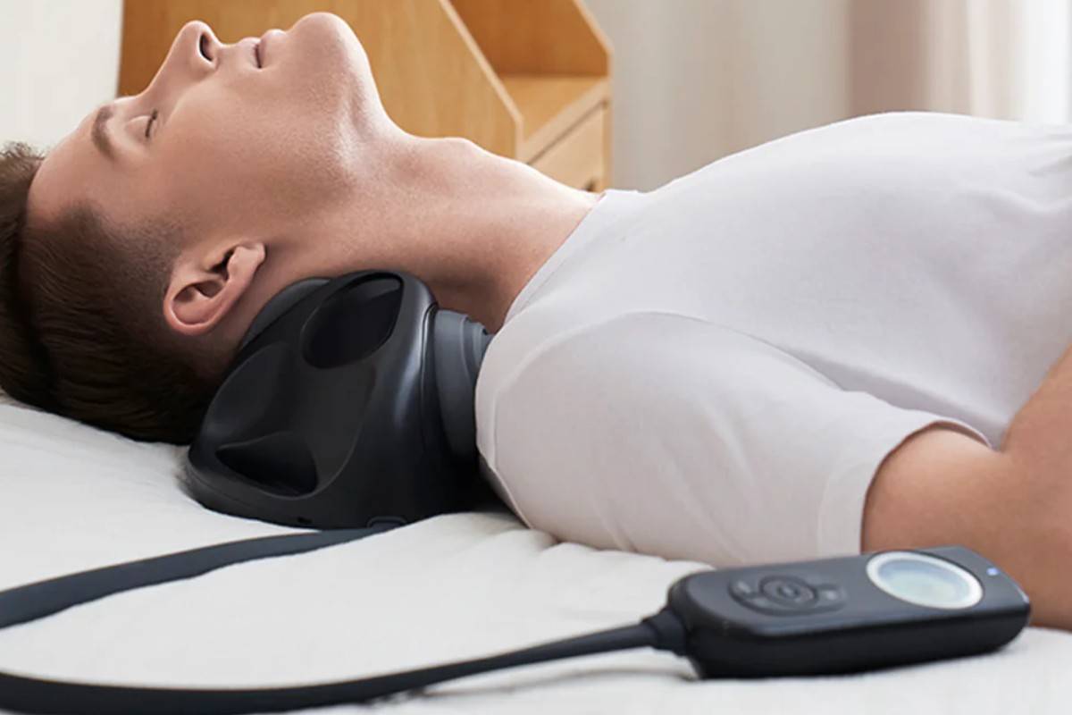 Multifunction neck traction massager
