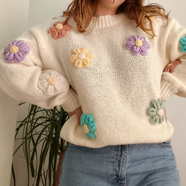 Beige Pullover with 3D-Flowers