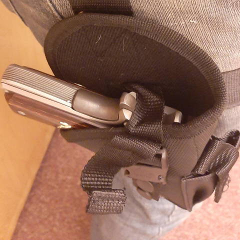shoulder holster review, shoulder holster for men, shoulder holster for fat guy, right hand shoulder holster