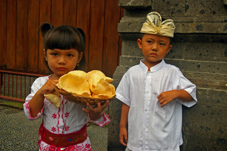 Indonesian children, wearing traditional Balinese clothes carrying Prawn crackers, Jimbaran, Bali, Indonesia..jpg