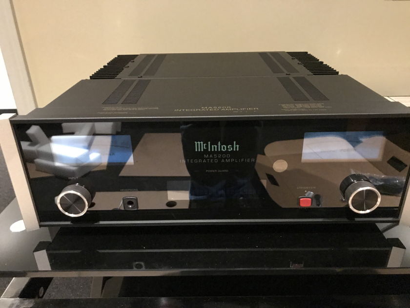 McIntosh  ma5200 Perfect 3 months old