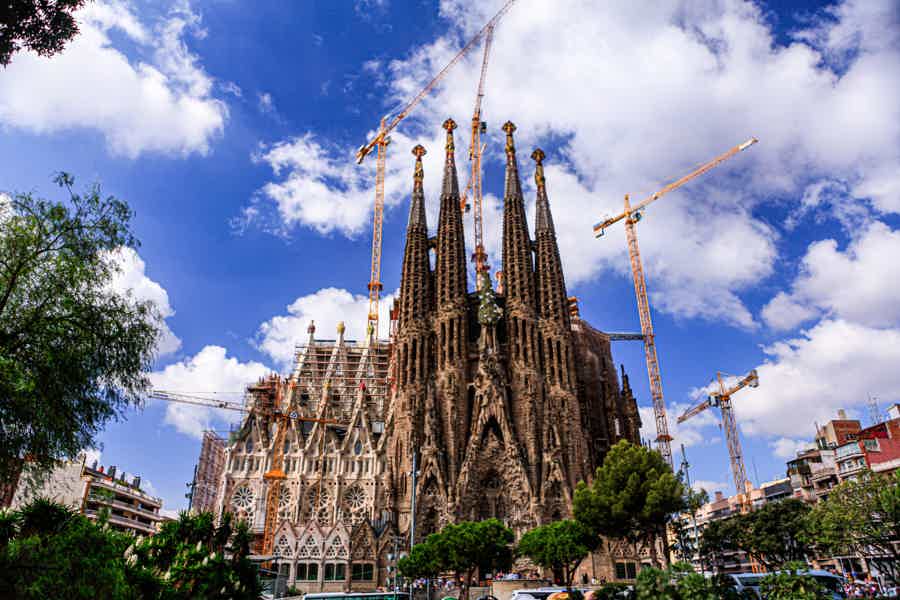 Sagrada Familia: Fast-Track Guided Tour with Tower Access - photo 2