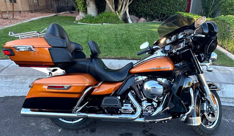 HARLEYDAVIDSON TOURING ULTRA LIMITED (TWO TONE) for rent near Las