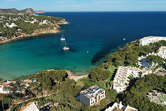  Ibiza
- Compre la propiedad ideal en Ibiza con Engel & Völkers y disfrute cada día de la pintoresca naturaleza y de todas sus posibilidades.