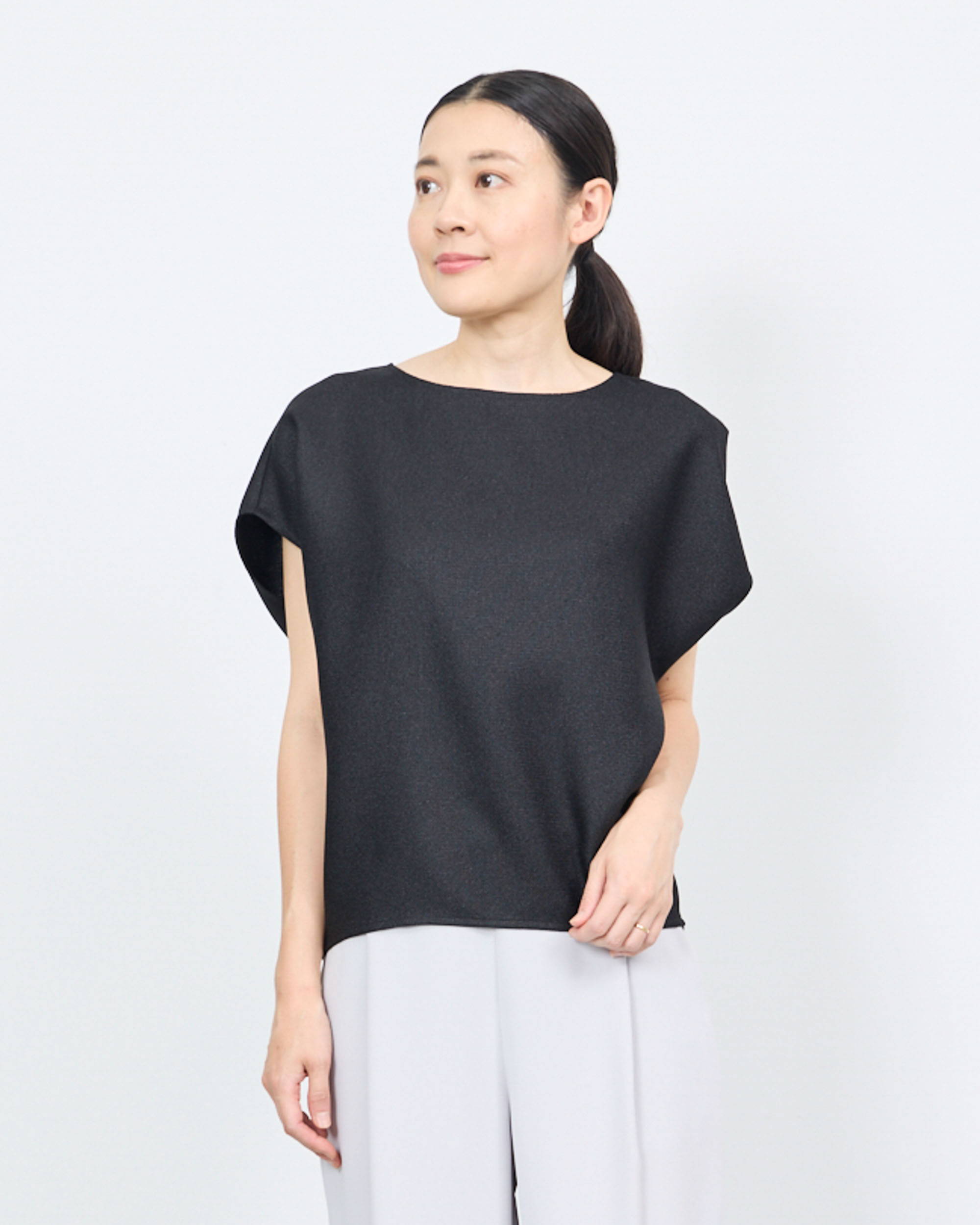 専用 未使用級 SOEJU ソージュ リネーラショートスリーブコクーンブラウス リネーラショートスリーブコクーンブラウス - SOÉJU online