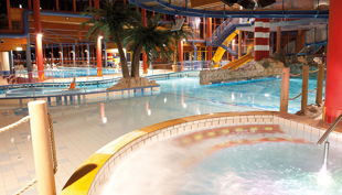 bg wonnemar sonthofen erlebnisbad innen halle treppen pools