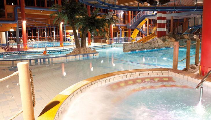 bg wonnemar sonthofen erlebnisbad innen halle treppen pools