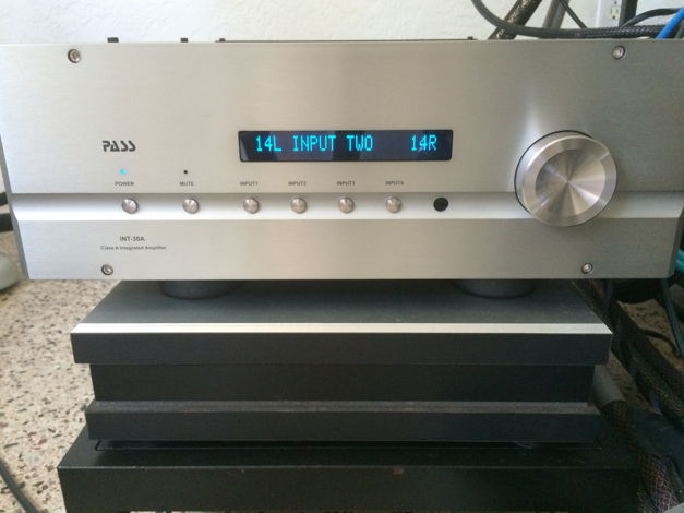 Pass Labs  INT-30A Class A integrated amp