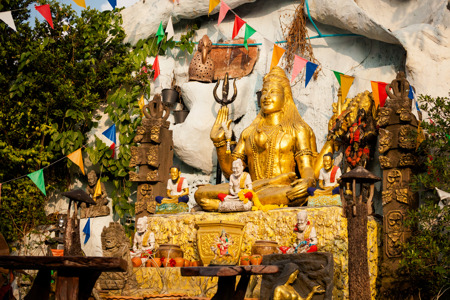 Beautiful view on Bangkok thonburi klongs - exploring the canals on a long-tail boat.jpg